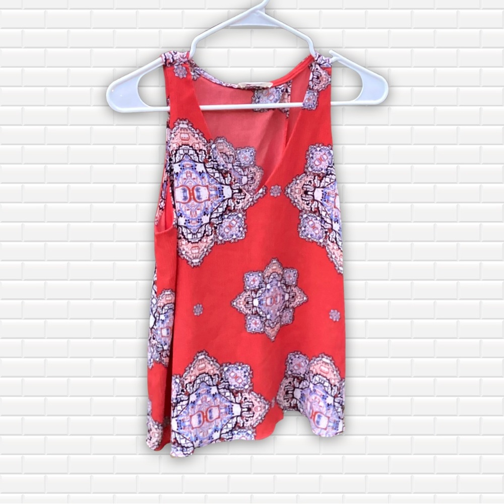Everly Sleeveless V-Neck Split-Back Top Sheer Lined Scarlet Red Floral Print - S